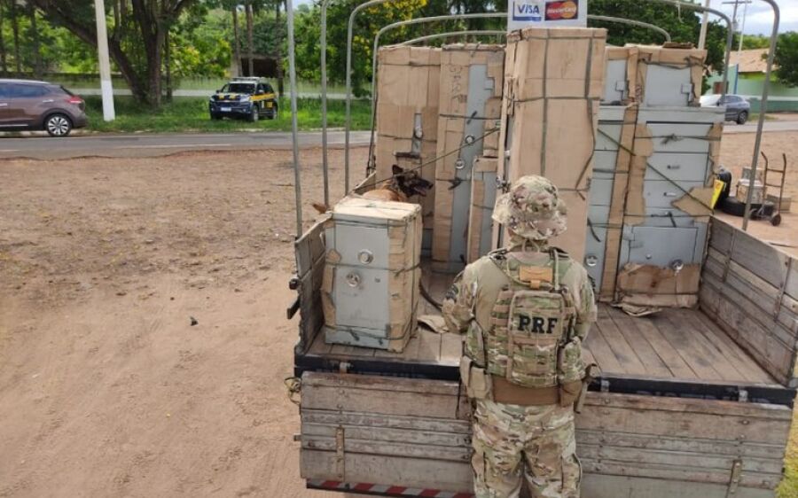 PRF apreende em Camapuã 494 Kg de maconha em dois cofres que seriam levados para a Bahia