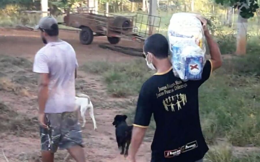 Cerca de 80 famílias carentes de Coxim estão sendo beneficiadas pelo MDJ neste fim de ano. 