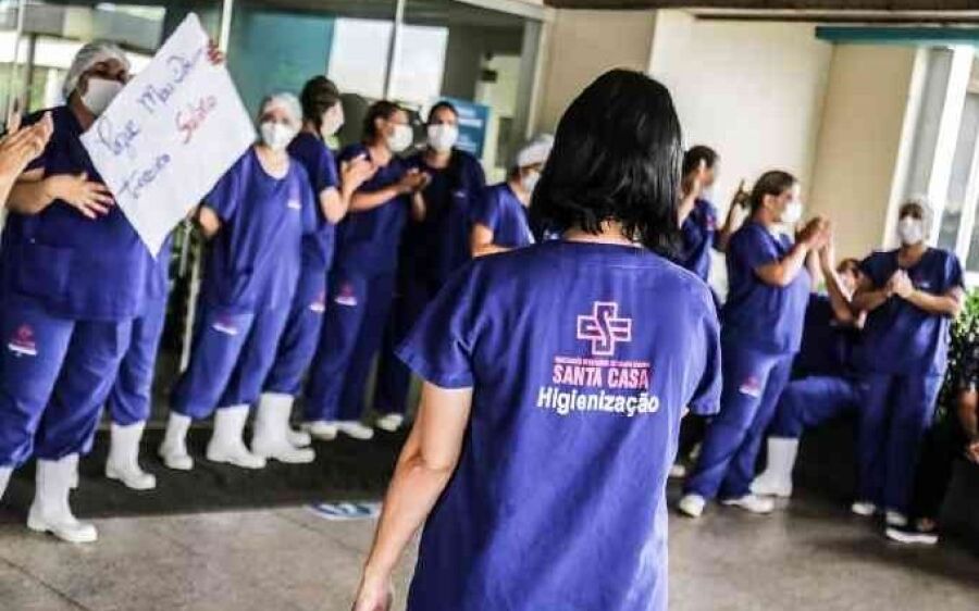 Sem 13º, enfermeiros e médicos ameaçam entrar em greve na Santa Casa de Campo Grande