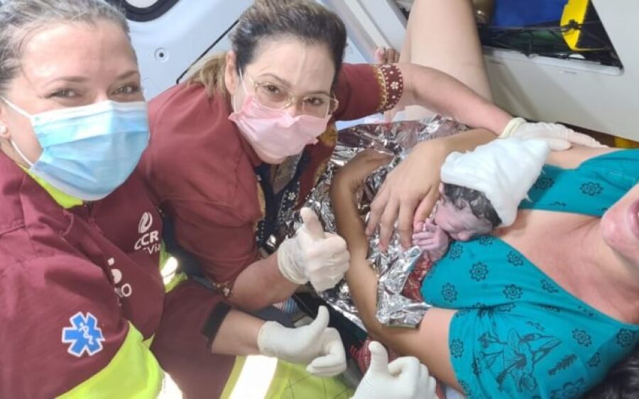 Na véspera de Natal, mãe entra em trabalho de parto na BR-163 e bebê nasce em viatura