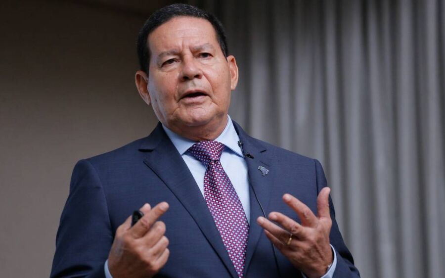Após ser diagnosticado com Covid-19, Mourão faz uso de hidroxicloroquina