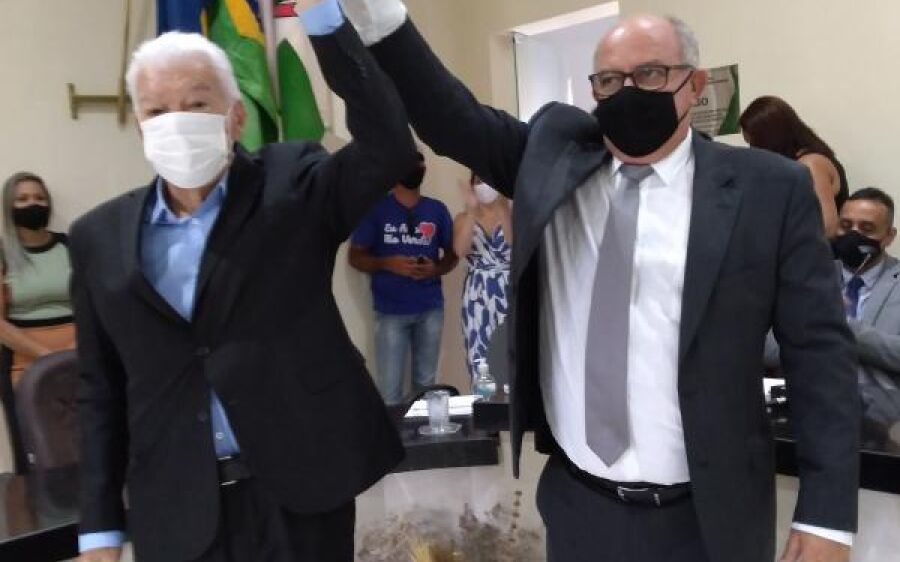 Zé de Oliveira e Réus Fornari foram empossados no cargo