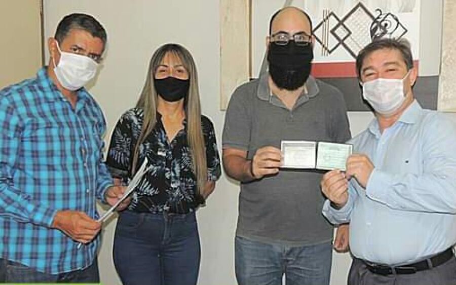 Prêmios IPTU: Prefeitura entrega a primeira moto a contribuinte