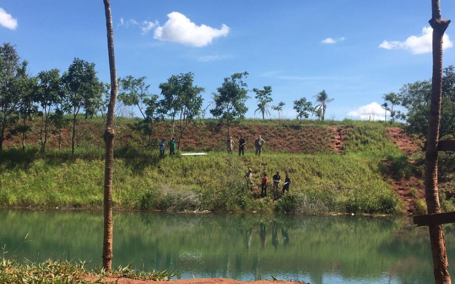 Jovem morre enquanto nadava em lagoa com amigos