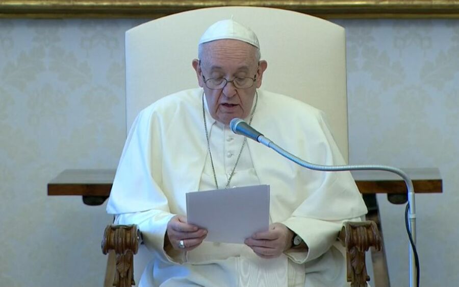Em novo decreto, papa autoriza mais funções para mulheres na Igreja