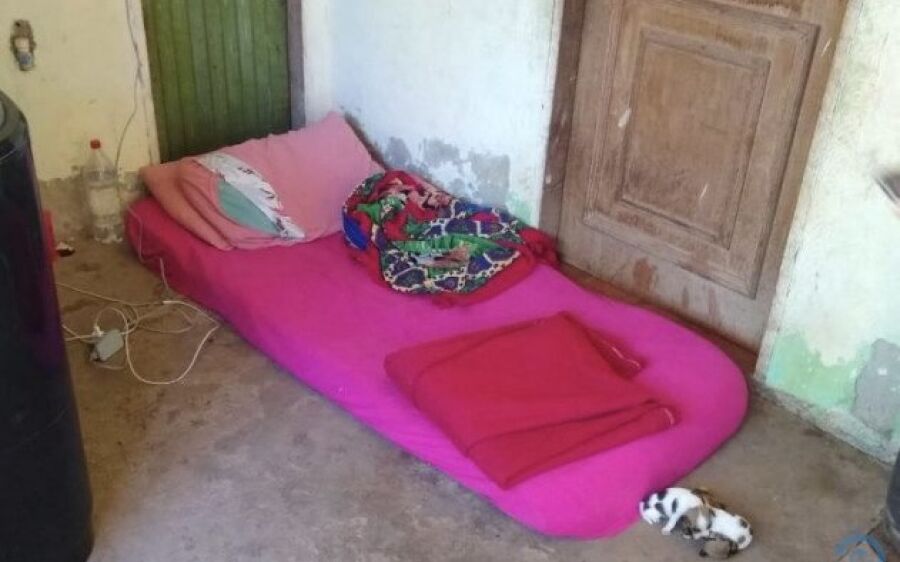 Adolescente com deficiência é abandonada sem água e comida em casa pelos pais em Coxim
