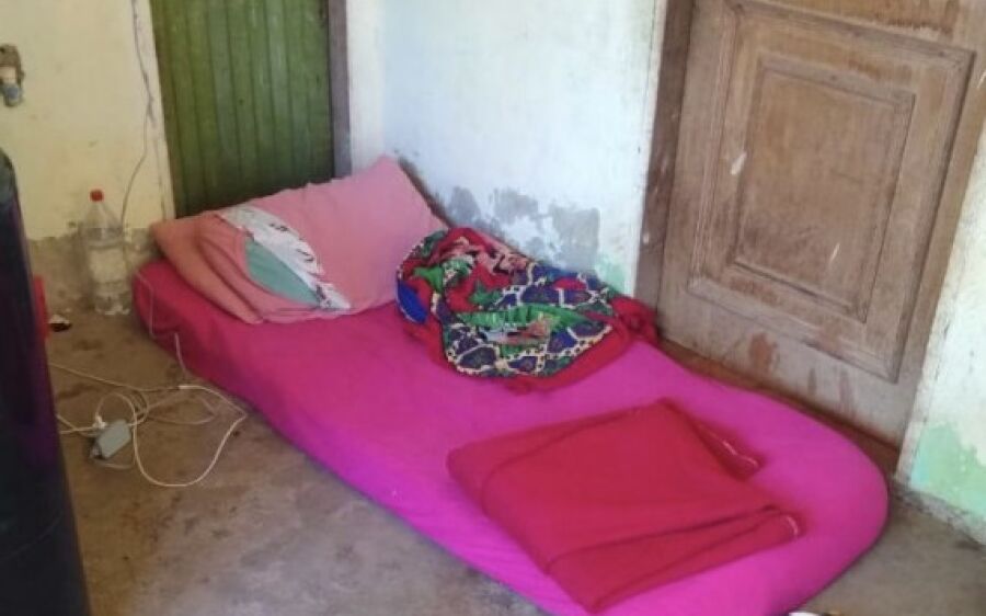 Mãe confessa que deixou adolescente com deficiência mental sozinha em casa