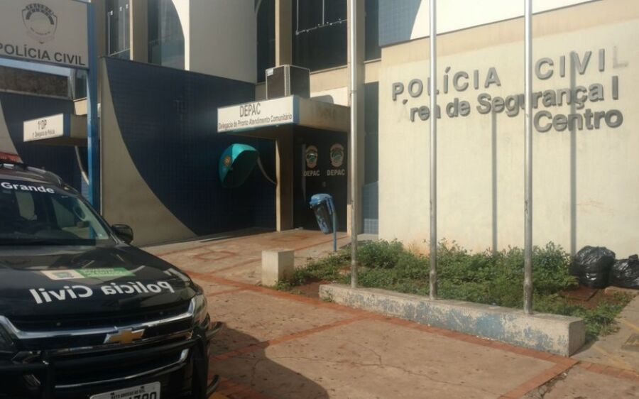 Jovem chama amigas para 'noite das mulheres' em casa, marido não gosta e faz ameaças