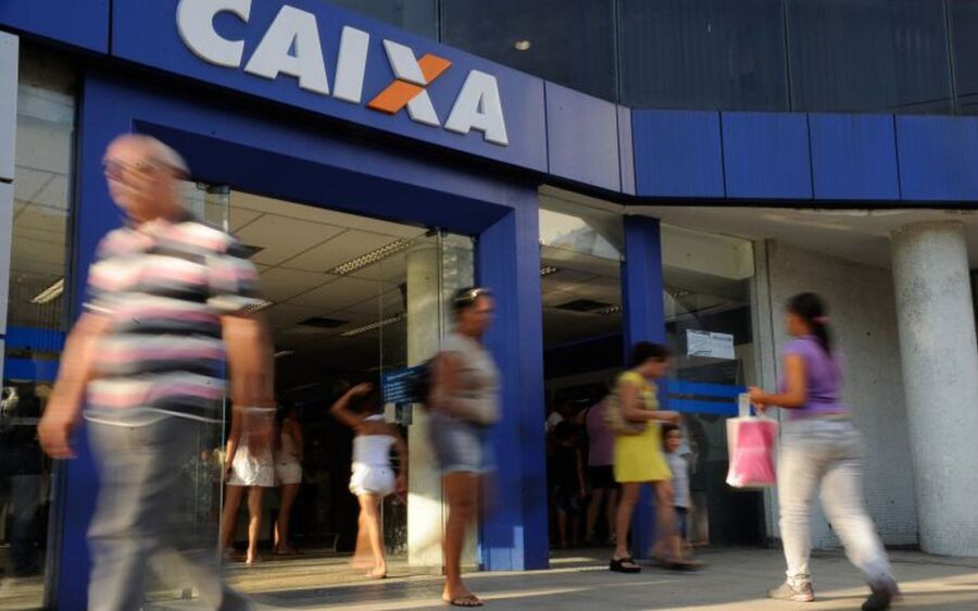 Caixa paga abono salarial para nascidos de março a junho