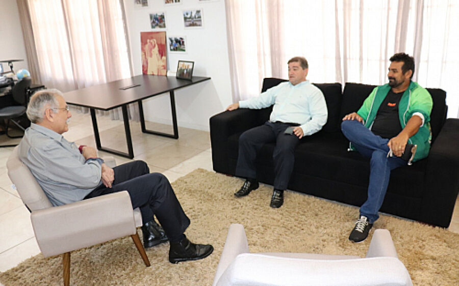 Edilson busca apoio para  construção de Unidade de Saúde, e parceria para o esporte 