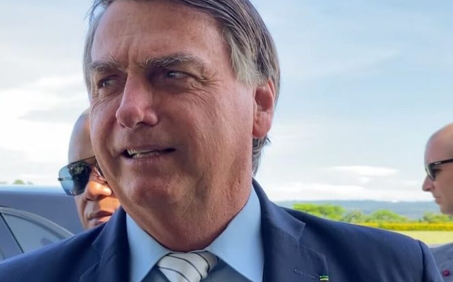 Auxílio emergencial deve voltar em março e por até 4 meses, diz Bolsonaro