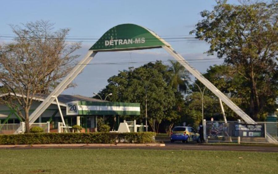 Com licenciamento 100% digital desde janeiro, Detran-MS volta a emitir documento impresso