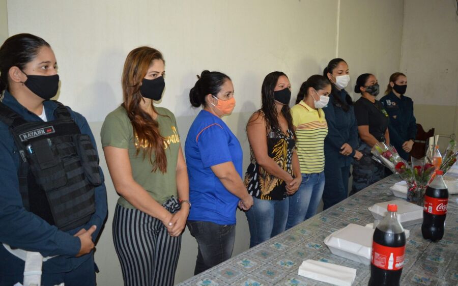 Polícia Militar de Coxim  homenageia policiais femininas