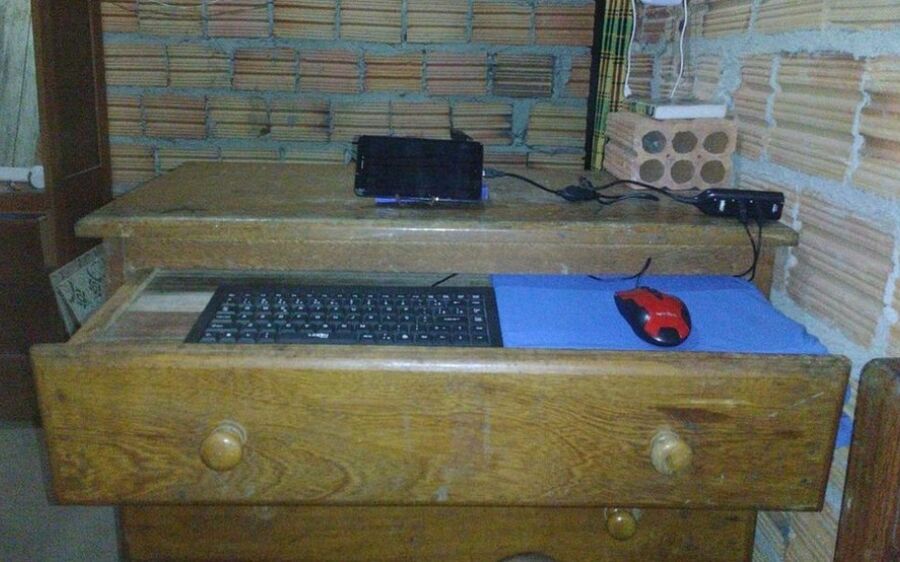 Como brasileiro virou programador usando celulares quebrados