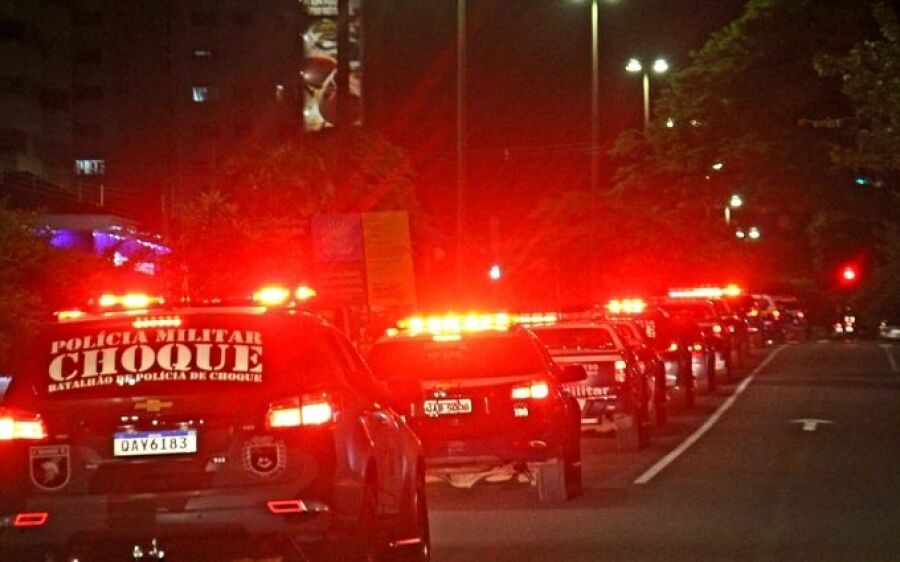 Novo toque de recolher inicia com fechamento de bares e dispersão de pessoas