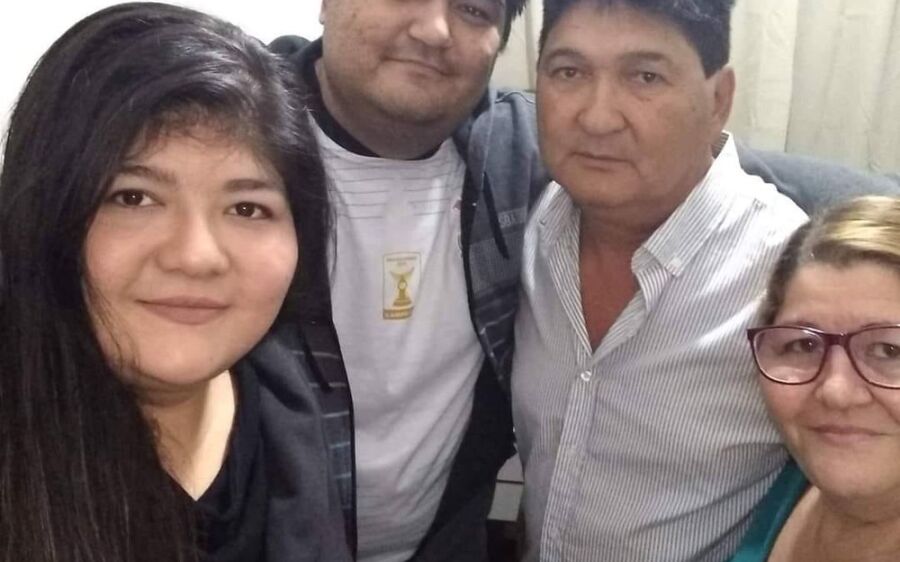 repórter que, em 8 dias, viu mãe, pai e irmão falecer de Covid em MS