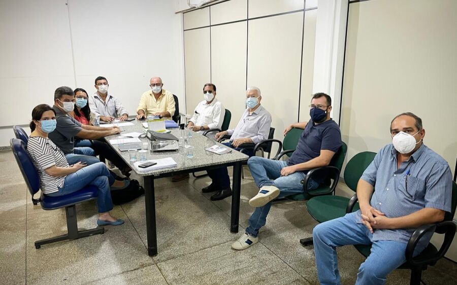 Prefeito recebe equipe responsável pela elaboração do projeto de reforma e ampliação do Hospital 