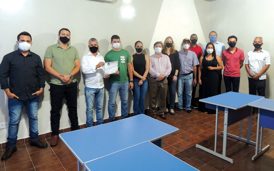 COINTA realiza entrega de títulos de estabelecimento na sede do Consórcio