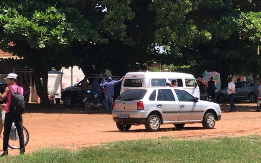 Após retirar recém-nascido sem autorização de maternidade, mãe e amiga são perseguidas pela polícia 