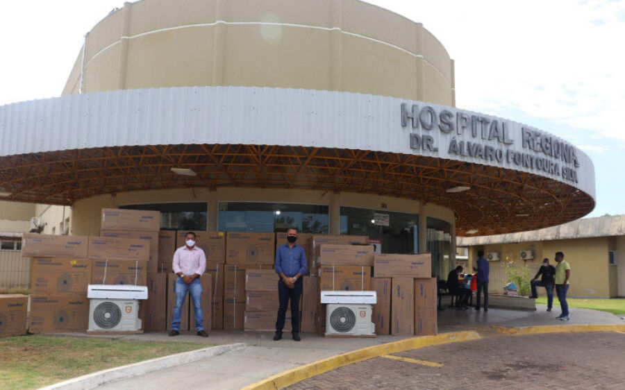 Vereadores entregam 24 aparelhos de ar-condicionado para Hospital Regional de Coxim