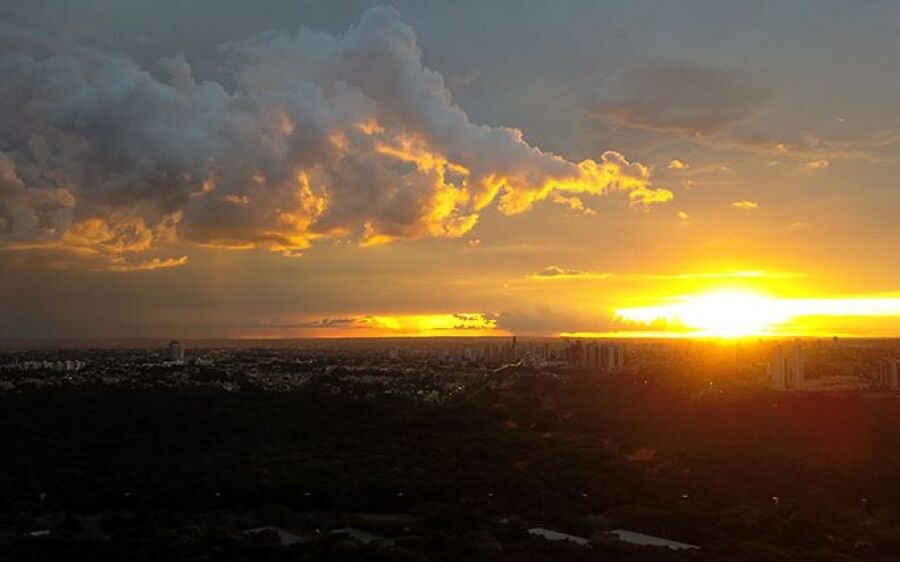 Semana começa com calor, tempo seco e pouca chance de chuva