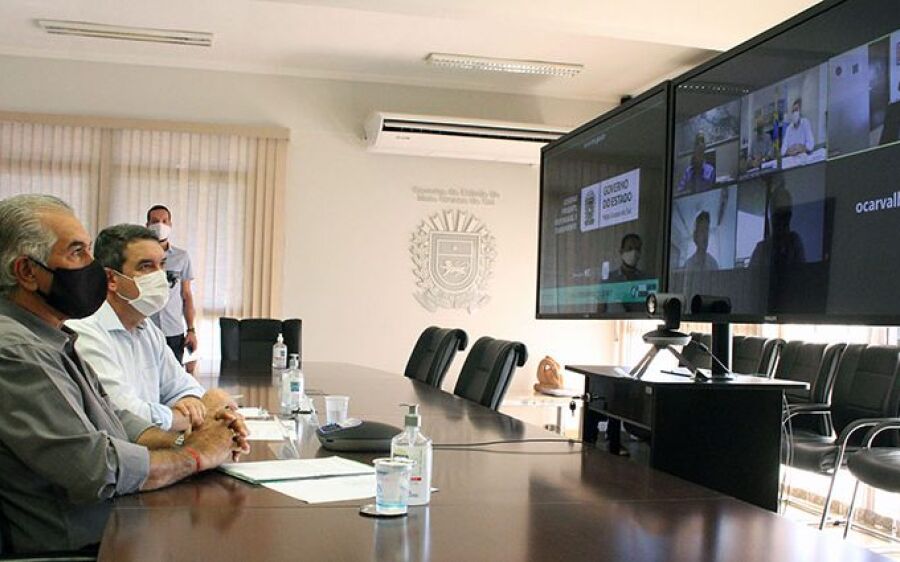 Com banco internacional, Reinaldo Azambuja discute projetos de desenvolvimento para MS