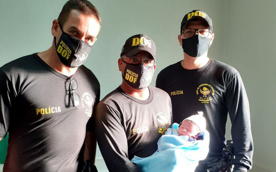 Policiais realizam parto de emergência durante bloqueio em rodovia do MS