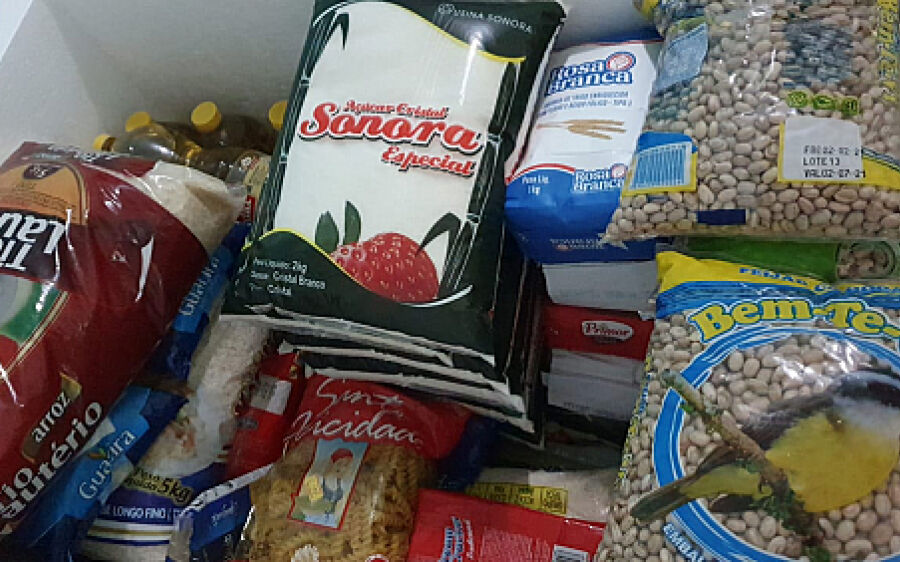 Manhã de vacinação e solidariedade arrecada 90 kg de alimentos 