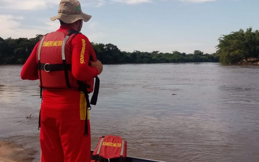Bombeiros de Coxim iniciam buscas a corpo de banhista que desapareceu no Rio Taquari
