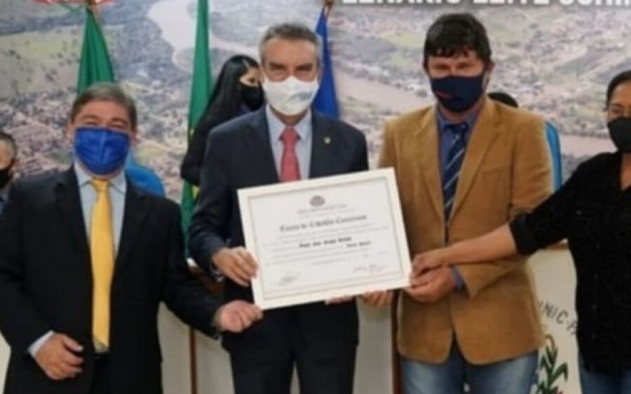 Paulo Corrêa recebe título  de Cidadão Coxinense