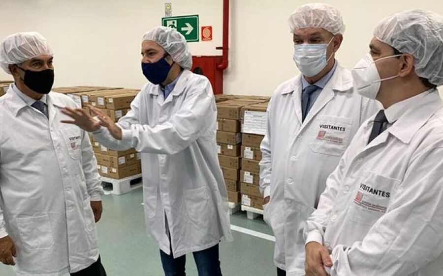 Compra de 28 milhões de doses da Sputnik V é esperança para ampliar vacinação