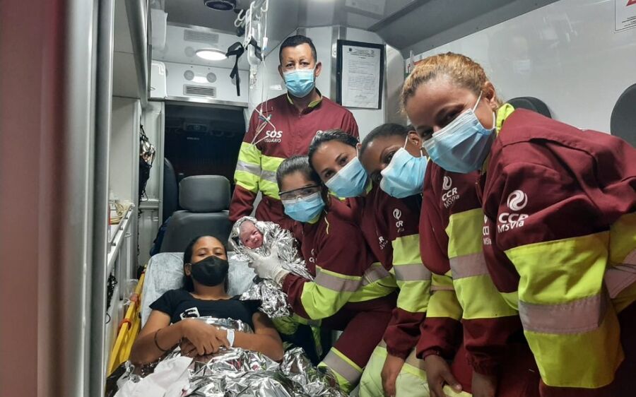 A caminho da maternidade, bebê nasce dentro de ambulância às margens de rodovia em MS