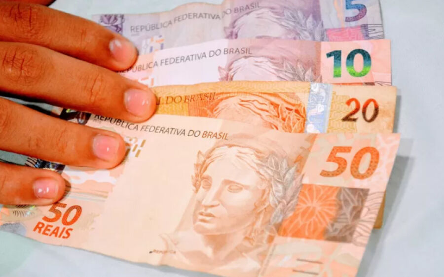 Governo antecipa 13º para aposentados e pensionistas do INSS; veja as datas