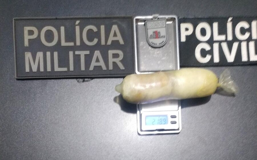 Mulher é presa com droga escondida na genitália