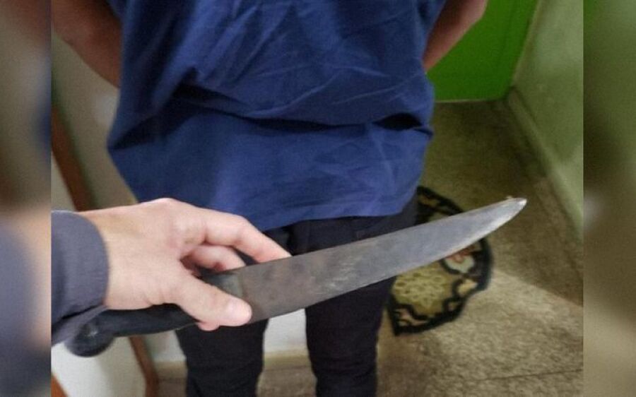 Filho flagra mãe apanhando do ex-namorado e o mata com 32 facadas em MS