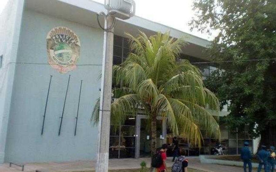 Caseiro é encontrado morto com perfuração no pescoço em área rural