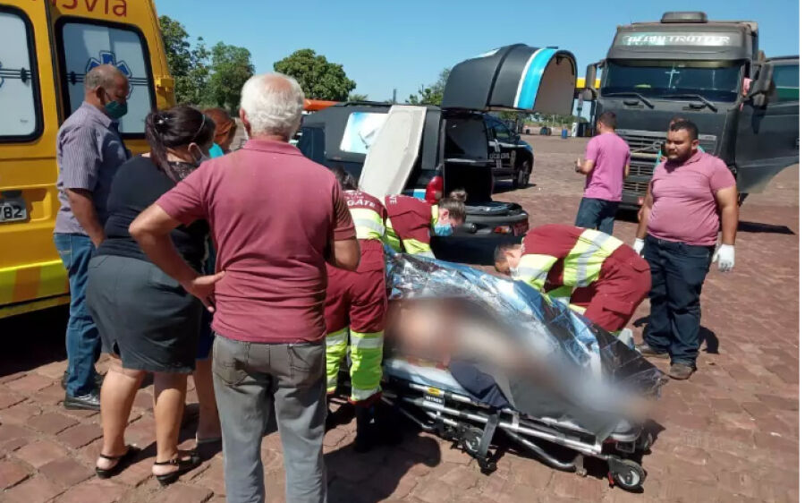 Caminhoneiro  oferece ajuda e morre prensado por carreta de amigo na BR-163