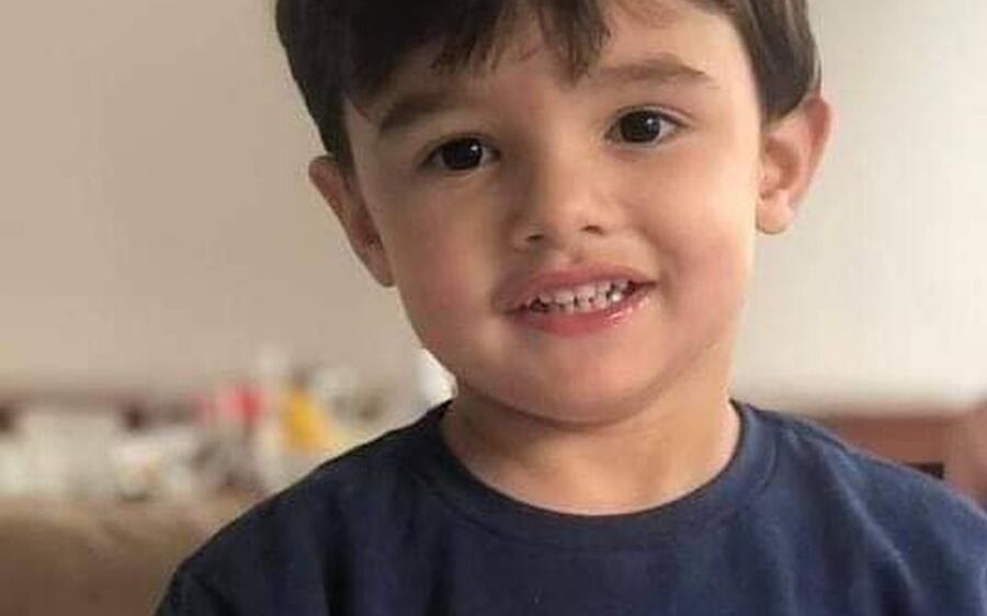 Polícia prende mãe de criança de 3 anos morta após ser encontrada ferida em apartamento em SP
