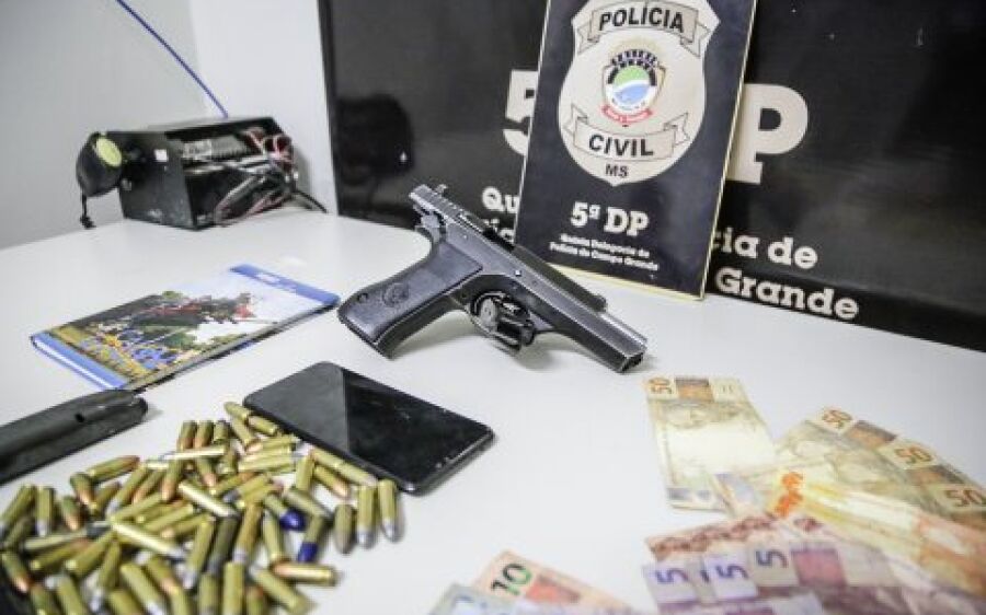 Foragido após levar 19 tiros é flagrado com  arma israelense e preso