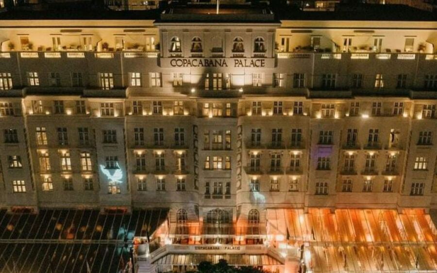 Com Gusttavo Lima, famosos se reúnem no Copacabana Palace para festa de bicheiro