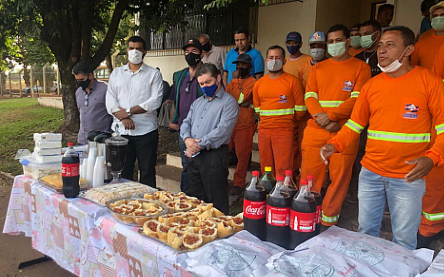 Homenagem: Garis são recebidos com café da manhã pelo prefeito Edilson Magro
