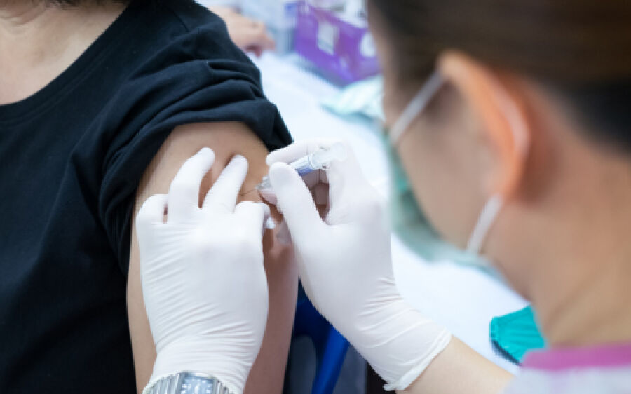 Coxim vacina 2ª dose da Coronavac e primeira dose para pessoas a partir de 40 anos