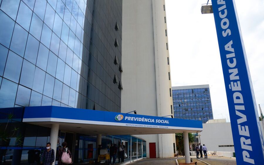 Décimo terceiro  do INSS começa a ser depositado 