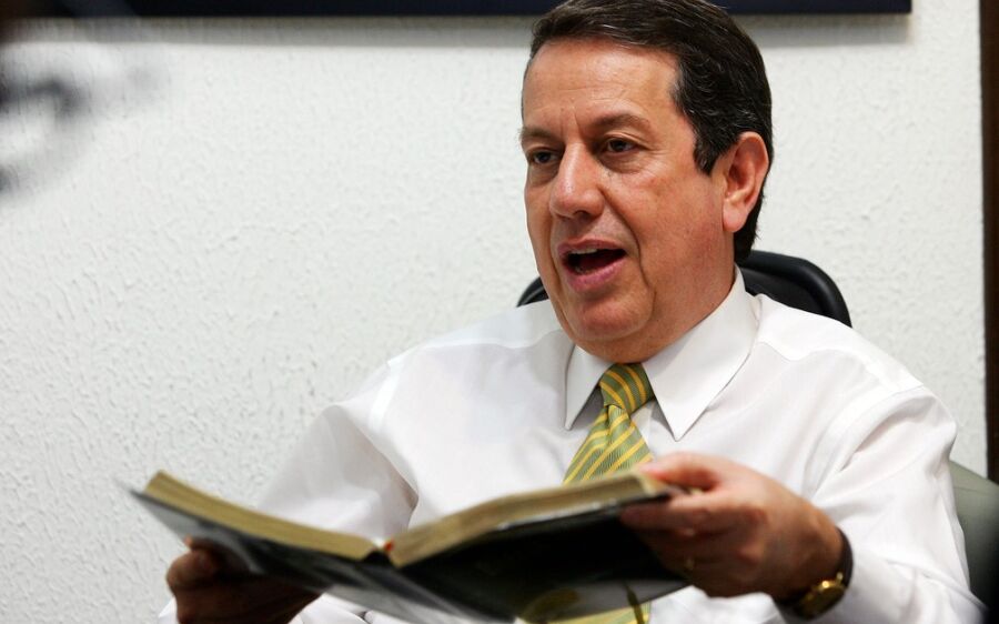 Missionário R.R. Soares é internado no Rio