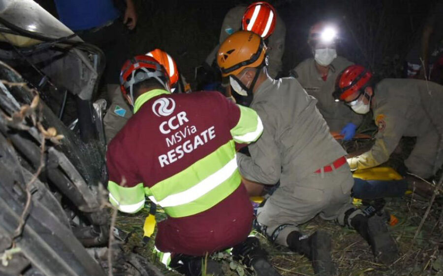 Morre motorista de caminhonete que capotou na BR-163 em Coxim
