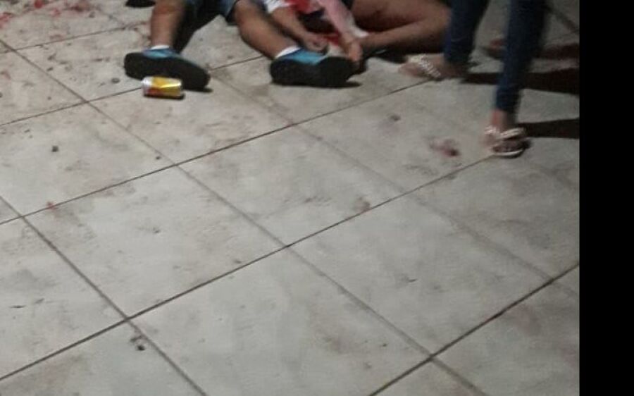Pistoleiros atiram mais de 60 vezes e matam 3 pessoas durante festa na fronteira