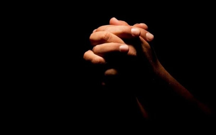 Assaltantes invadem monte e bandido morre após oração de pastor
