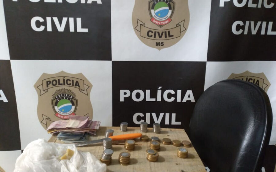 Em ação da Polícia Civil, usuário perde paradinha recebida por rastelar quintal de traficante
