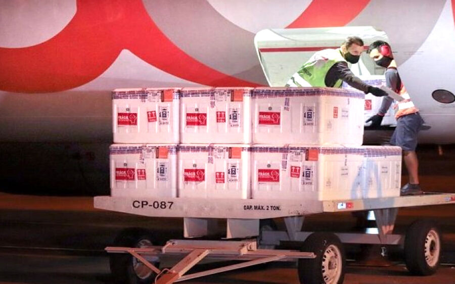 Governo do Estado recebe novo lote com 51.500 doses de vacina contra Covid-19 nesta quinta-feira