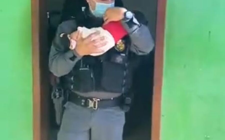 Mãe deixa bebê de 2 meses como ‘garantia’ em boca de fumo e perde a guarda da criança 